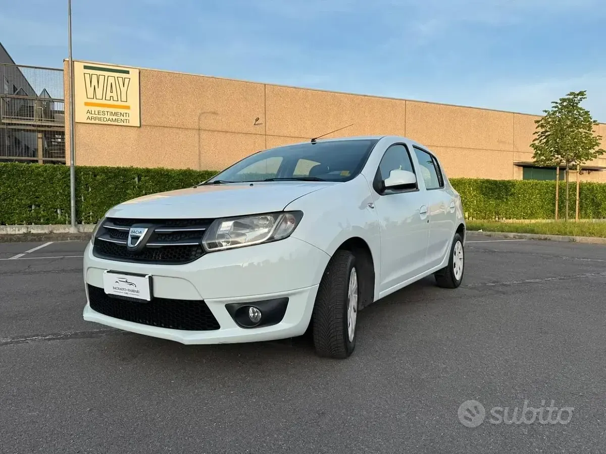 Usata Dacia Sandero Lauréate 75 CV (55 kW) 2014 Bianco Berlina