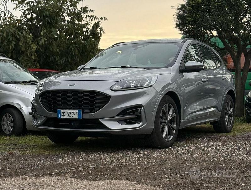 Usata Ford Kuga 120 CV (88 kW) 2022 Grigio SUV
