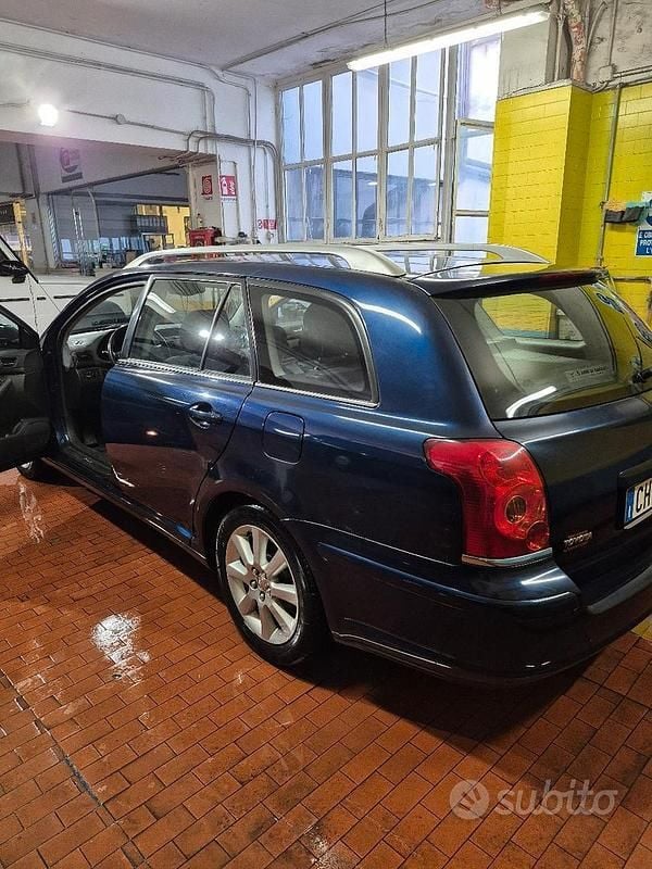 Usata Toyota Avensis 2003 Blu Station wagon