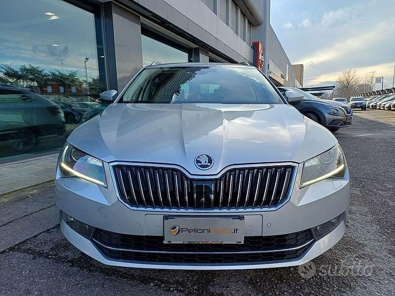 Usata Skoda Superb Style 150 CV (110 kW) 2018 Grigio Station wagon