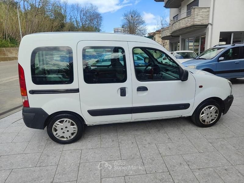 Usata Renault Kangoo 65 CV (47 kW) 2004 Bianco Monovolume