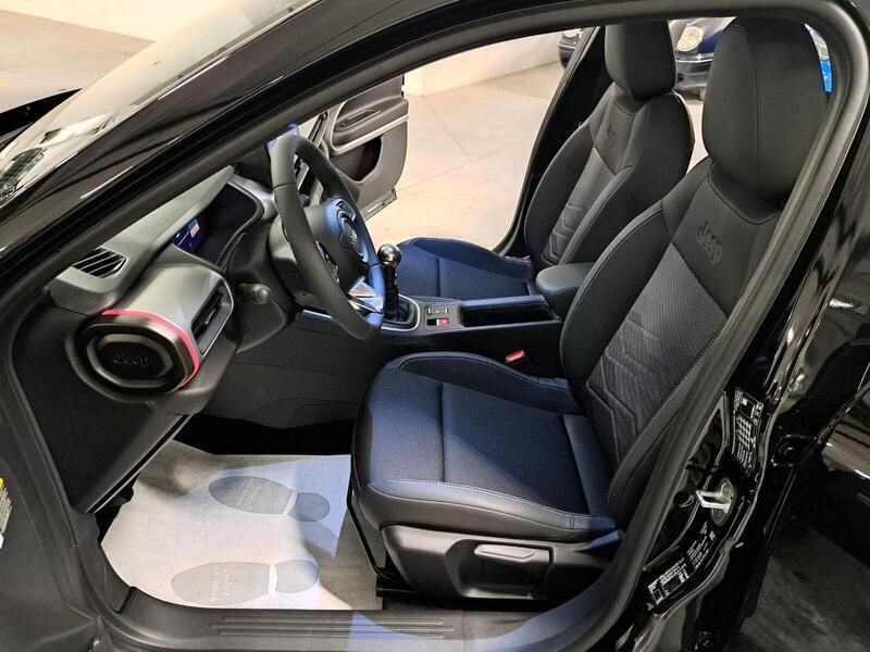 Usata Jeep Avenger Summit 100 CV (73 kW) 2024 Nero SUV