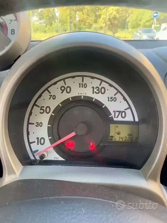 Usata Toyota Aygo 68 CV (50 kW) 2010 Rosso Utilitaria