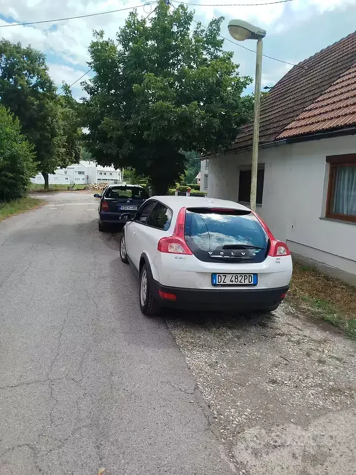 Usata Volvo C30 109 CV (80 kW) 2009 Bianco Utilitaria