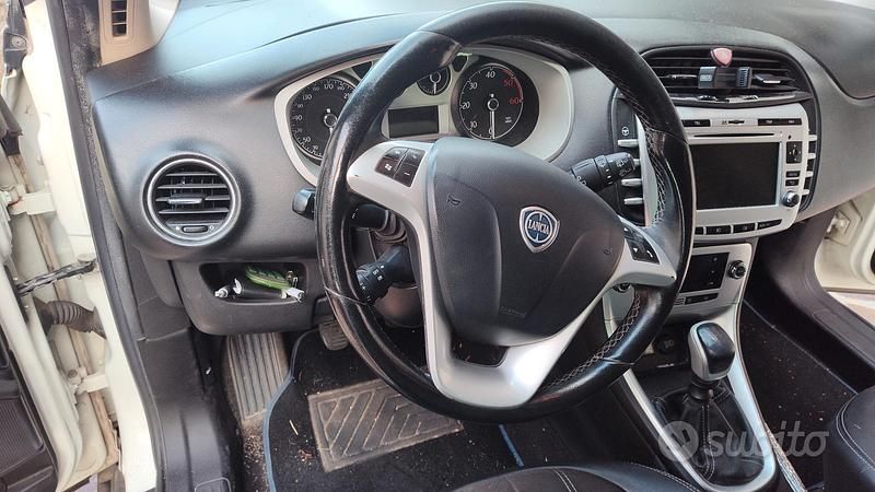 Usata Lancia Delta 120 CV (88 kW) 2011 Bianco Utilitaria