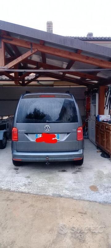 Usata VW Caddy 102 CV (75 kW) 2018 Grigio Monovolume