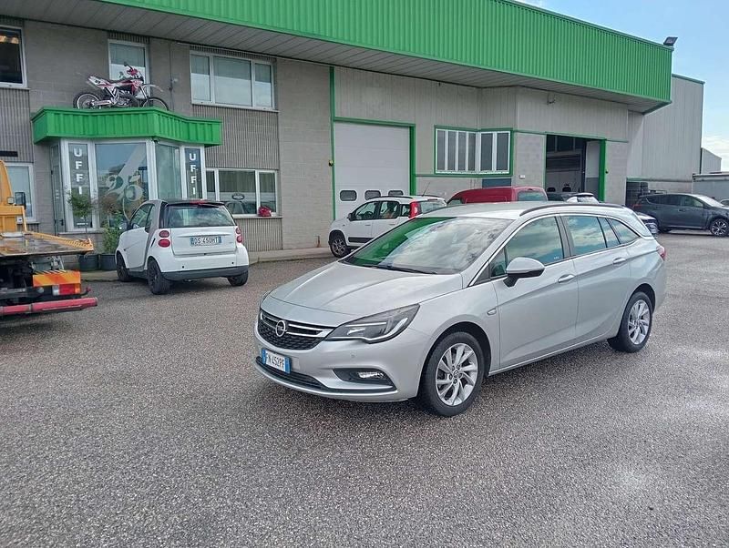 Argento Usata 2018 Opel Astra Business Station wagon | 8400 € (Buon prezzo) - Immagine 1/4