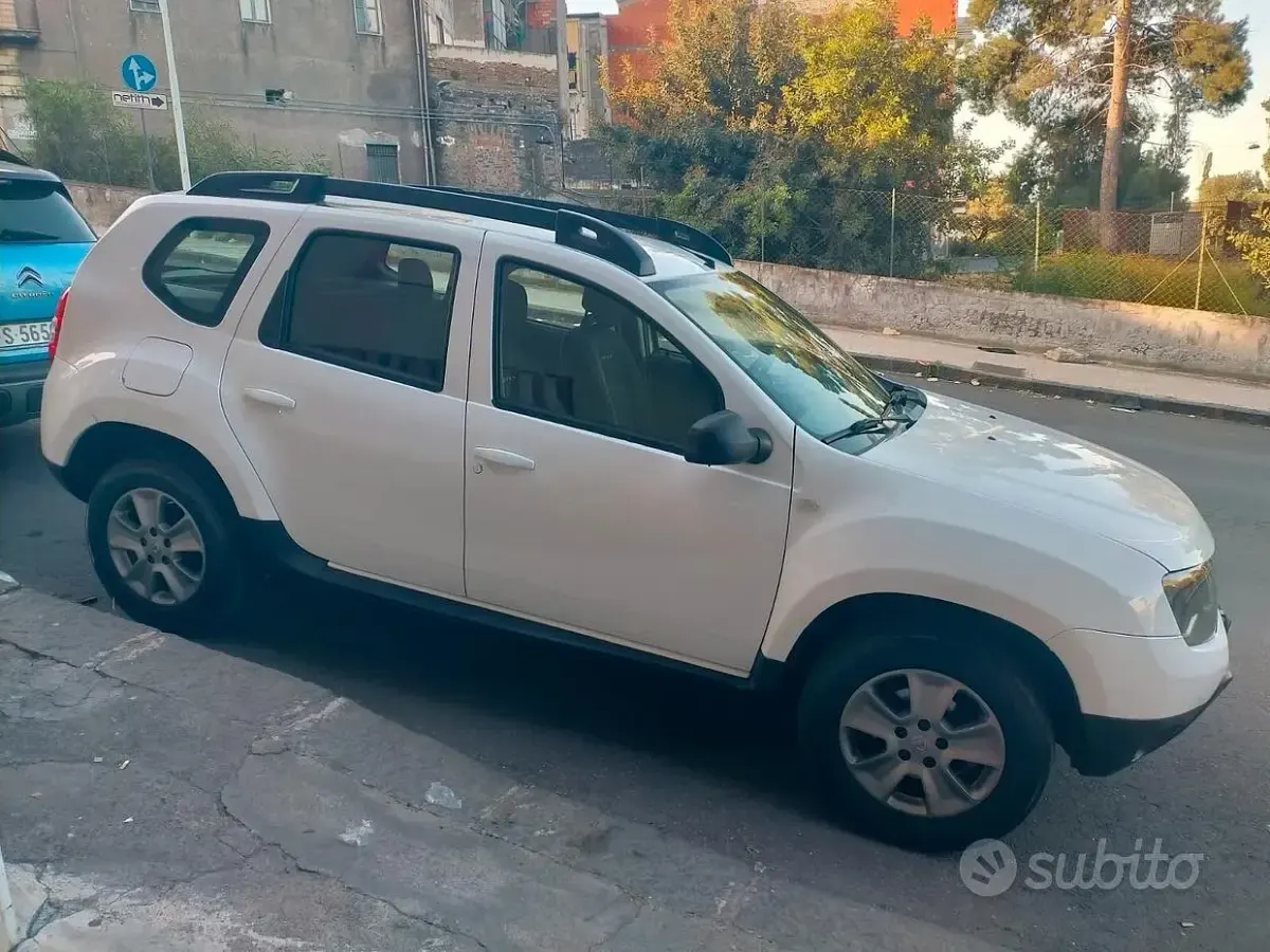 Usata Dacia Duster Lauréate 109 CV (80 kW) 2015 Bianco SUV