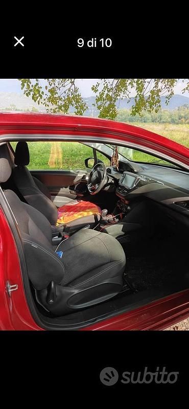 Usata Peugeot 208 68 CV (50 kW) 2018 Utilitaria