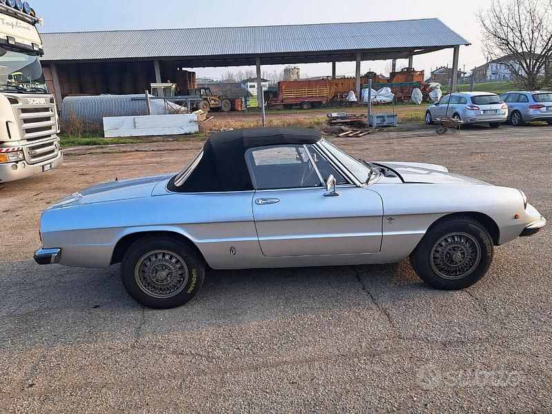 Usata Alfa Romeo Spider Veloce 128 CV (94 kW) 1981 Grigio Cabrio