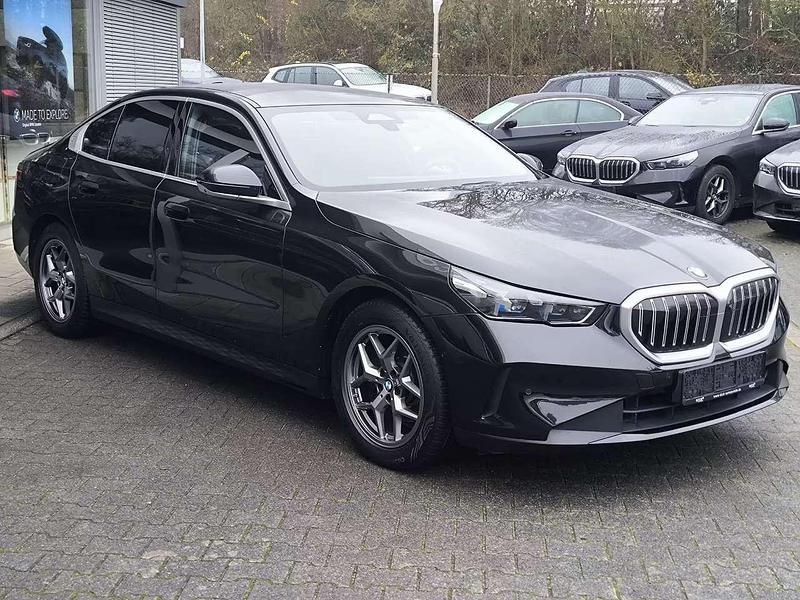 Usata BMW 520 197 CV (144 kW) 2024 Black sapphire metallic Berlina