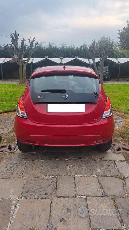 Usata Lancia Ypsilon 69 CV (50 kW) 2018 Rosso Utilitaria