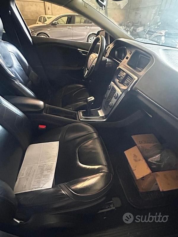 Usata Volvo V40 Ocean Race 119 CV (87 kW) 2016 Nero Berlina