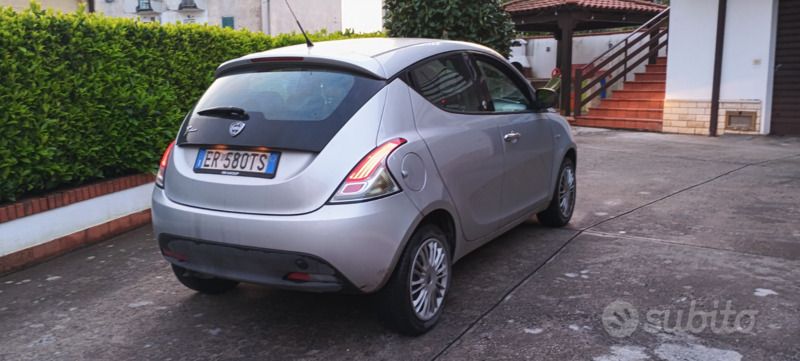 Usata Lancia Ypsilon 69 CV (50 kW) 2013 Grigio Utilitaria