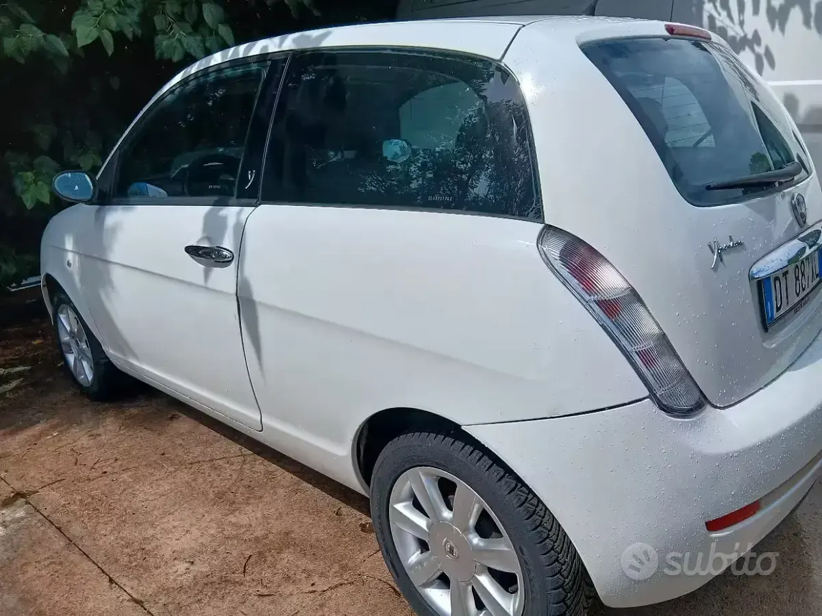 Usata Lancia Ypsilon 95 CV (69 kW) 2010 Bianco Utilitaria