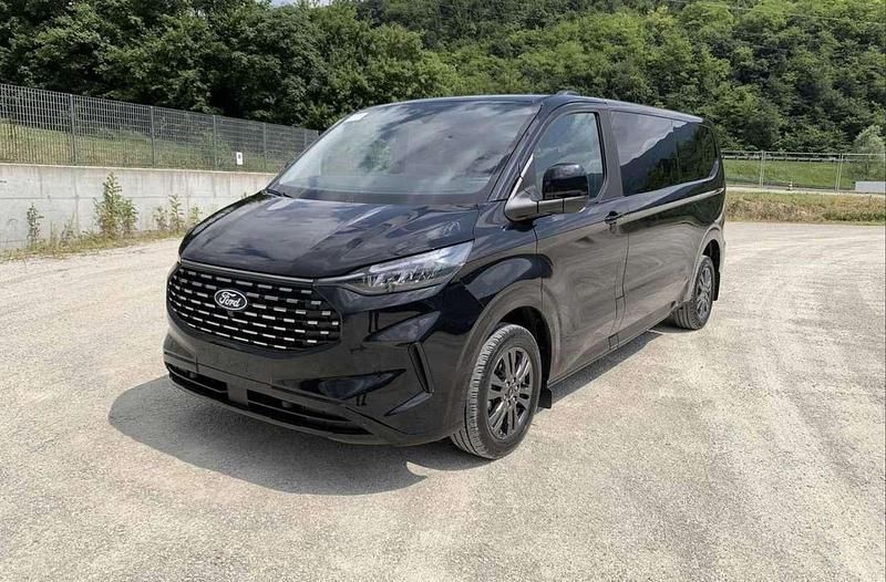 Usata Ford Tourneo Titanium 136 CV (100 kW) 2024 Nero Monovolume