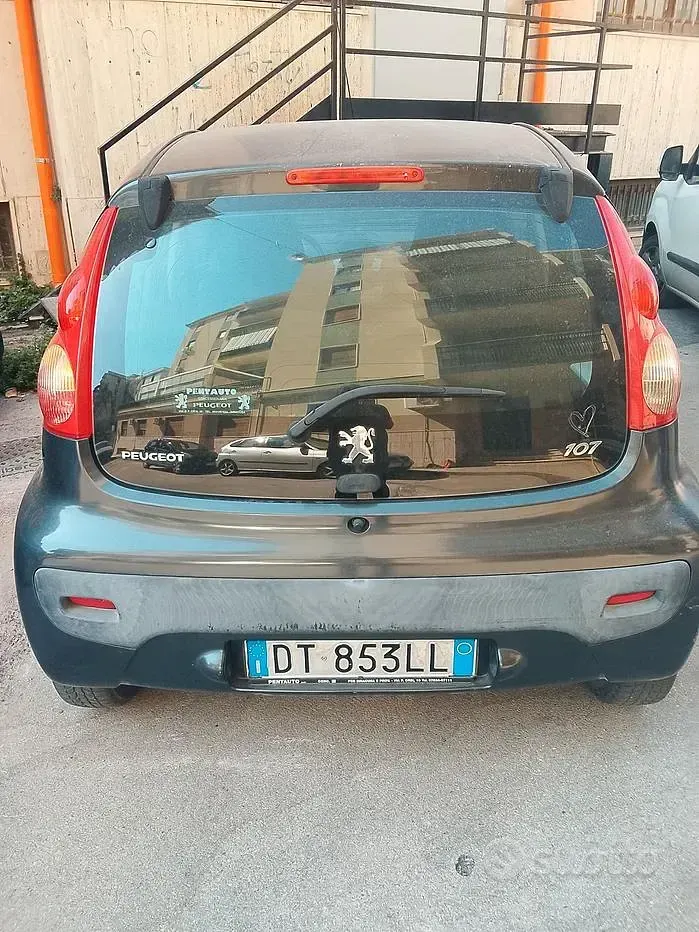 Usata Peugeot 107 68 CV (50 kW) 2009 Grigio Utilitaria