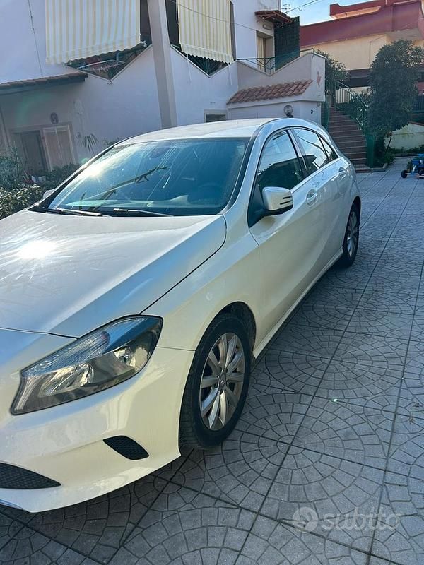 Usata Mercedes A180 122 CV (89 kW) 2016 Bianco Berlina