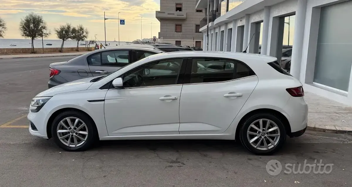 Usata Renault Mégane IV Bose Edition 110 CV (80 kW) 2016 Bianco Berlina