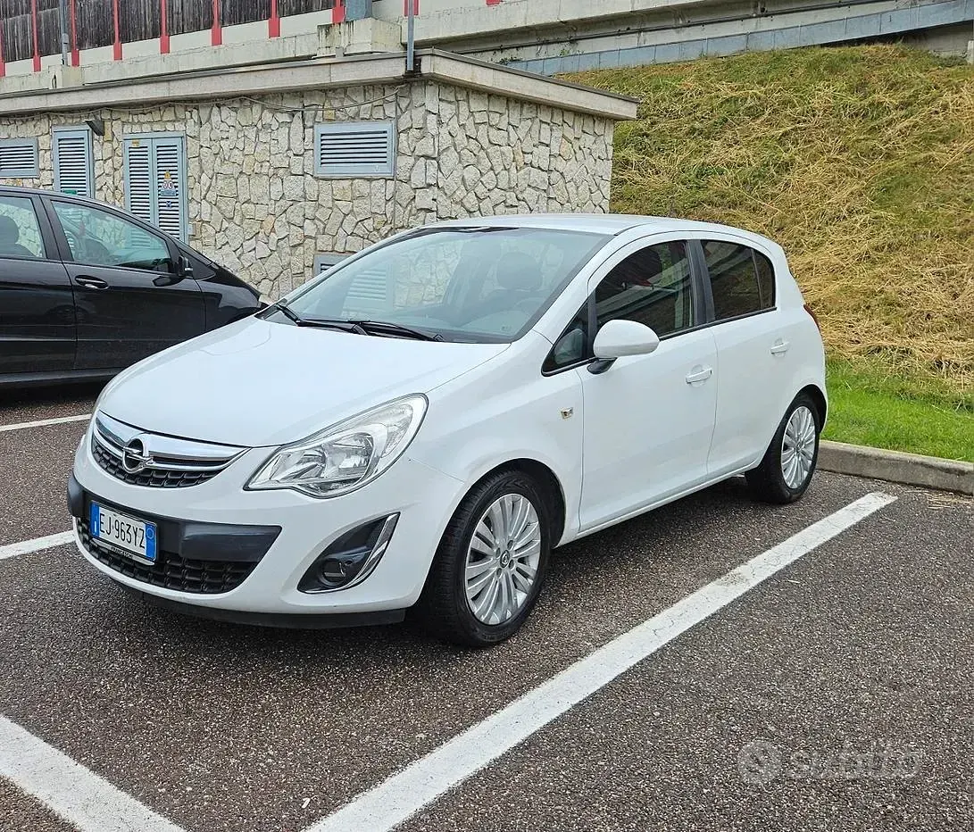 Usata Opel Corsa 75 CV (55 kW) 2011 Bianco Utilitaria