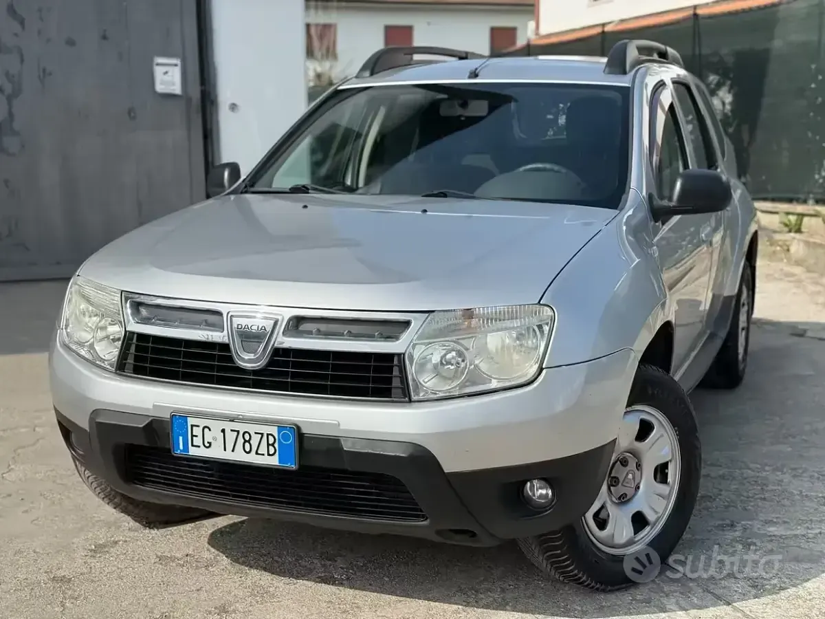 Usata Dacia Duster 102 CV (75 kW) 2012 Grigio SUV