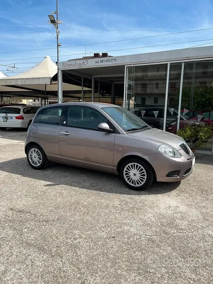 Gebraucht Lancia Ypsilon 77 PS (56 kW) 2010 Violett Kleinwagen