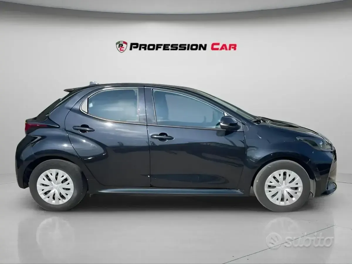 Usata Toyota Yaris Hybrid Business Edition 92 CV (67 kW) 2022 Nero Berlina
