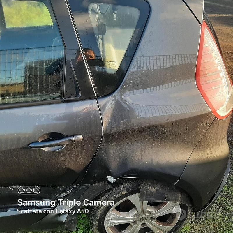 Usata Renault Scénic III 110 CV (80 kW) 2010 Grigio Monovolume