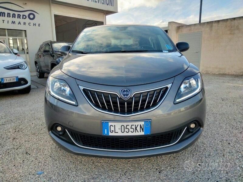 Grigio Usata 2022 Lancia Ypsilon S Due volumi | 11.990 € (Buon prezzo) - Immagine 1/4