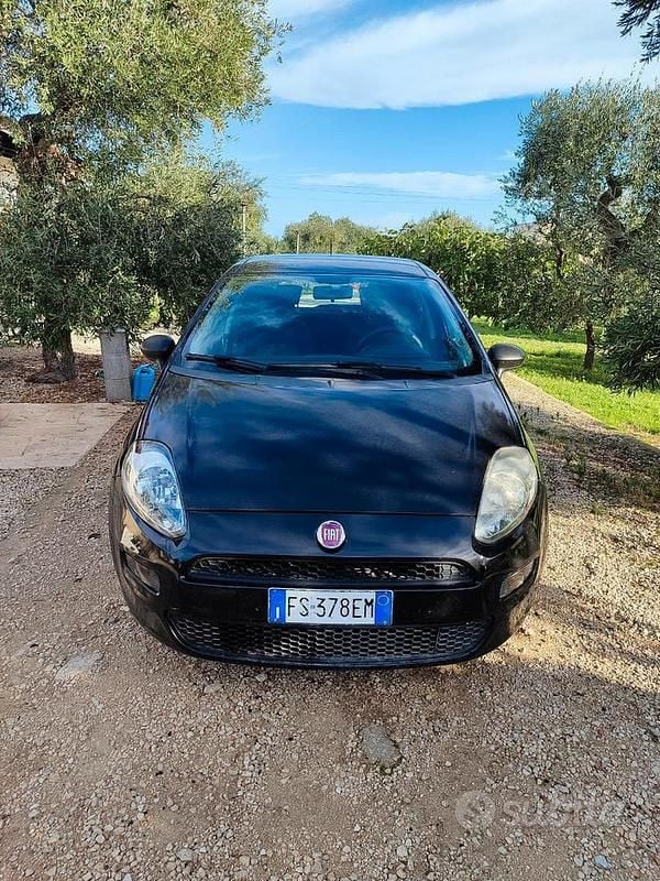 Nero Usata 2018 Fiat Punto Tre volumi | 5599 € (Ottimo prezzo) - Immagine 1/4