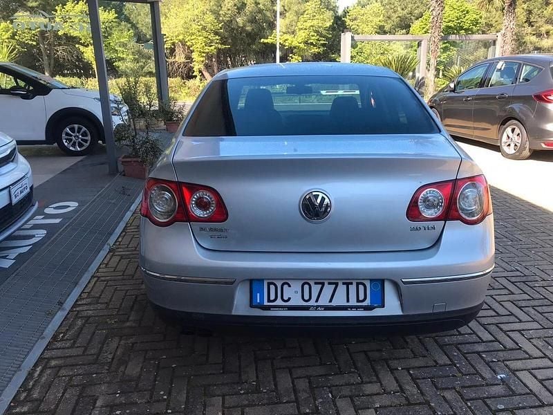 Usata VW Passat Comfortline 140 CV (102 kW) 2006 Argento Berlina