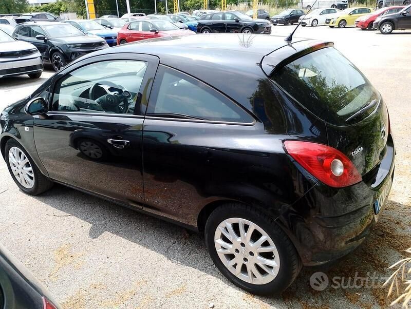 Usata Opel Corsa Enjoy 80 CV (58 kW) 2009 Nero Berlina