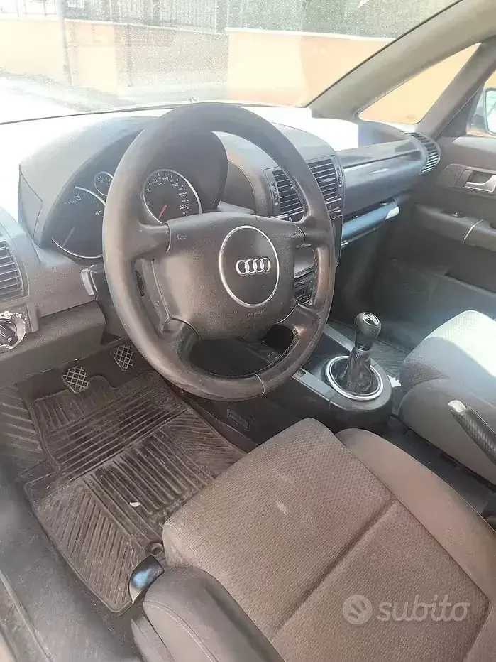 Usata Audi A2 75 CV (55 kW) 2004 Grigio Utilitaria