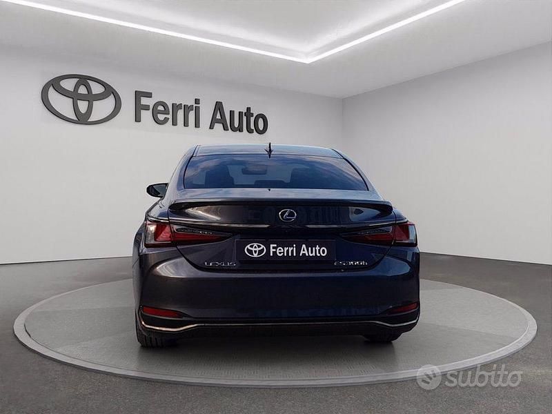 Usata Lexus ES300H 218 CV (160 kW) 2023 Grigio Berlina