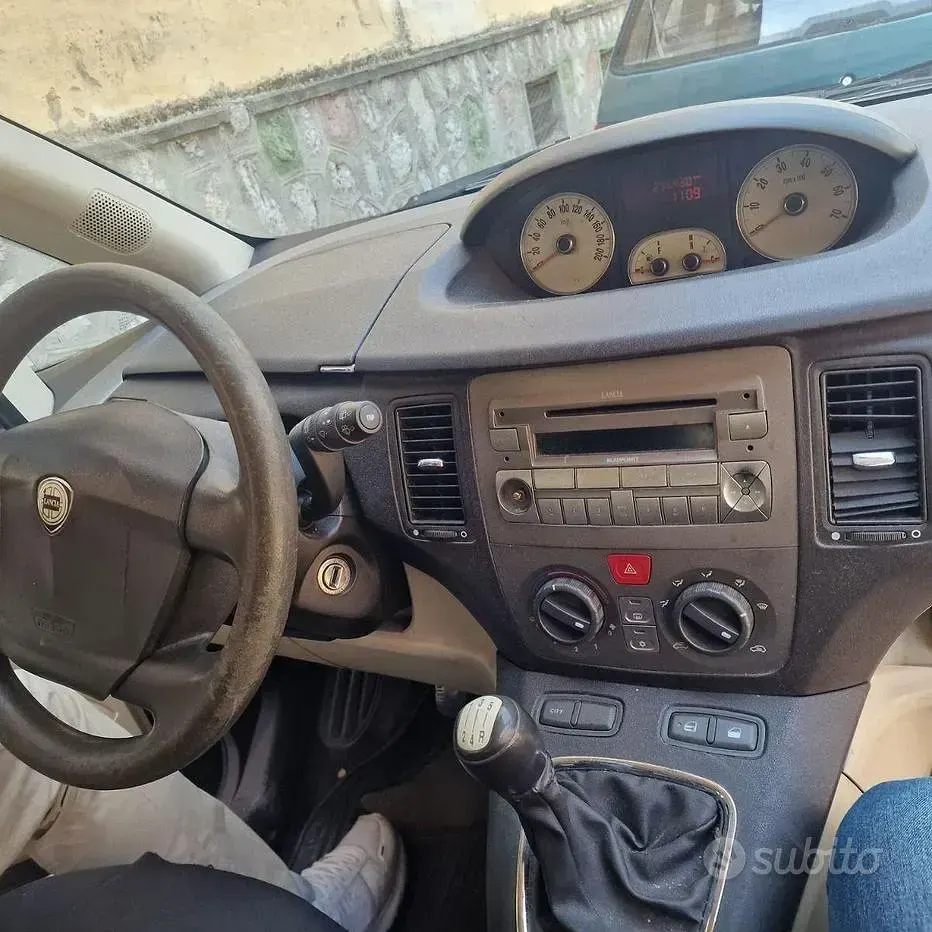 Usata Lancia Musa 90 CV (66 kW) 2006 Monovolume