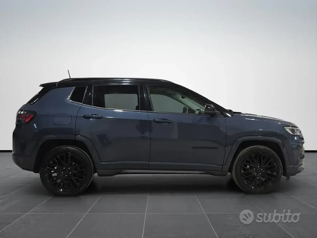 Usata Jeep Compass 131 CV (96 kW) 2022 Blue shade/tetto nero SUV