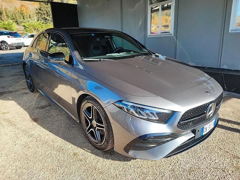 Grigio Usata 2023 Mercedes A200 AMG Line Premium Berlina | 31.000 € (Buon prezzo) - Immagine 1/4