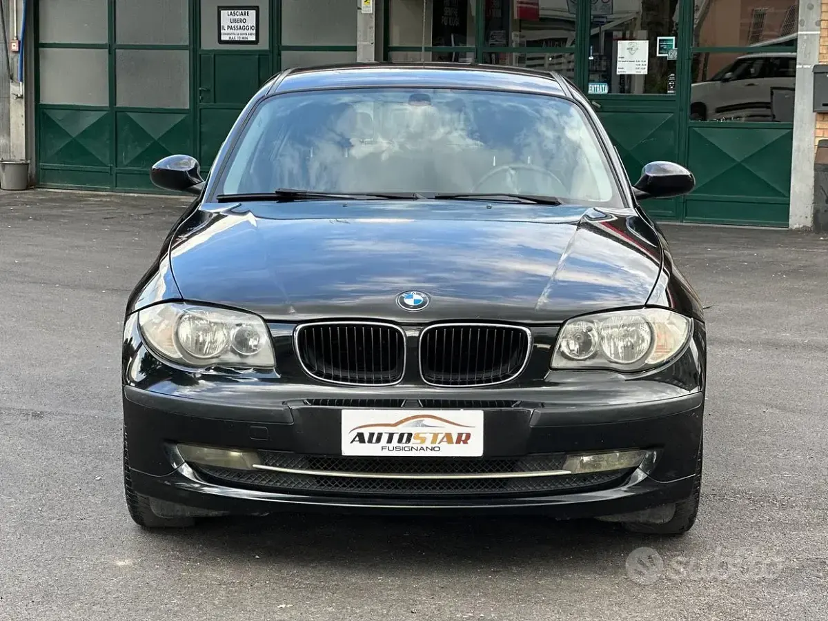 Usata BMW 118 143 CV (105 kW) 2010 Nero Utilitaria