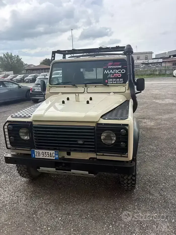 Usata Land Rover Defender 86 CV (63 kW) 1990 Beige SUV