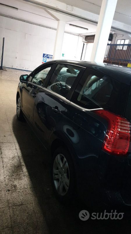 Gebraucht Peugeot 5008 110 PS (80 kW) 2012 Blau Van / Kleinbus