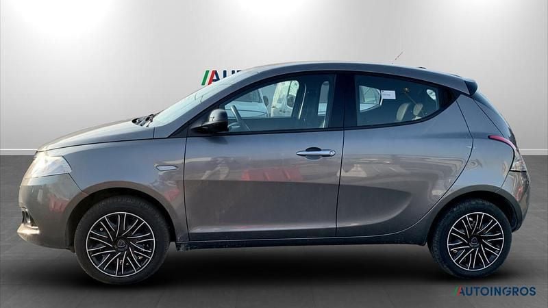 Usata Lancia Ypsilon Silver 69 CV (50 kW) 2023 Grigio Utilitaria