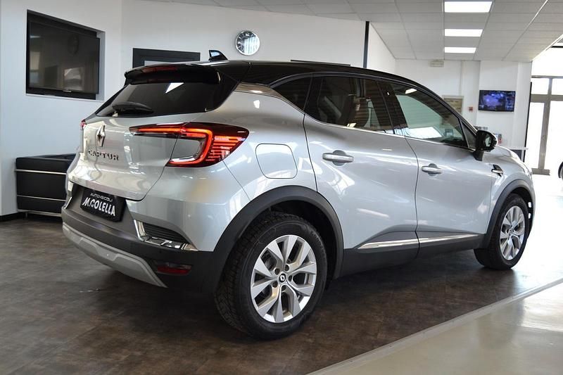 Usata Renault Captur Techno 101 CV (74 kW) 2022 Argento SUV
