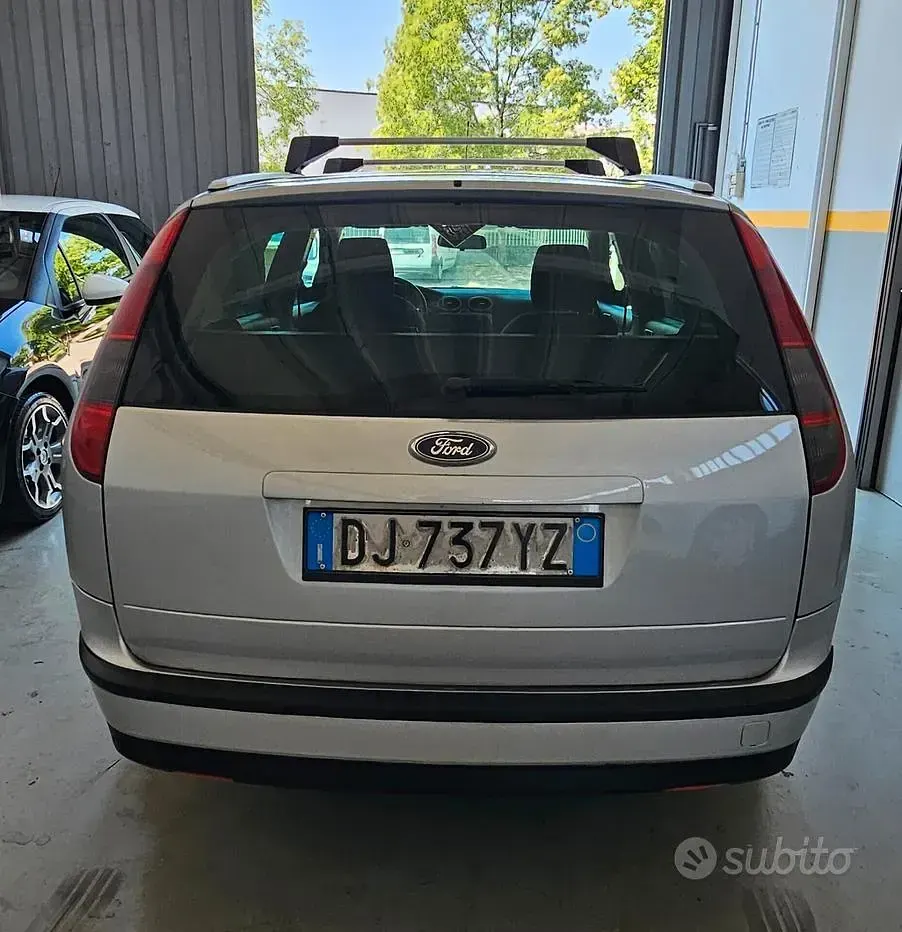 Usata Ford Focus 90 CV (66 kW) 2007 Grigio Station wagon