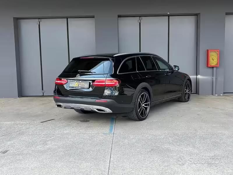 Usata Mercedes E220 Premium 2022 Nero Station wagon