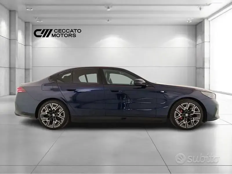 Usata BMW 550e M Sport 313 CV (230 kW) 2025 Bluazzurro Berlina