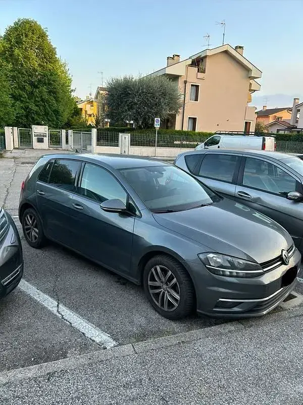 Usata VW Golf VII Business 116 CV (85 kW) 2018 Grigio Berlina