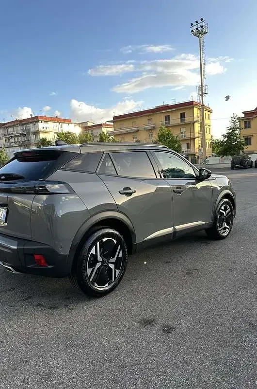 Usata Peugeot 2008 Allure 131 CV (96 kW) 2024 Grigio SUV