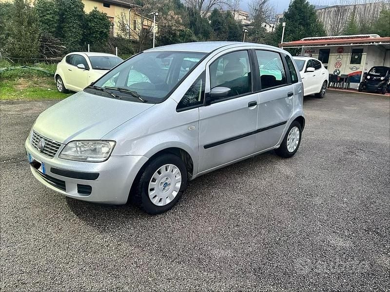 Usata Fiat Idea 70 CV (51 kW) 2008 Grigio Monovolume