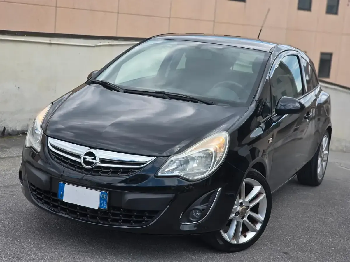 Usata Opel Corsa 95 CV (69 kW) 2012 Nero Utilitaria