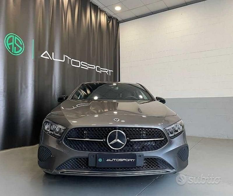 Usata Mercedes A180 Advanced Plus 116 CV (85 kW) 2023 Grigio scuro Berlina